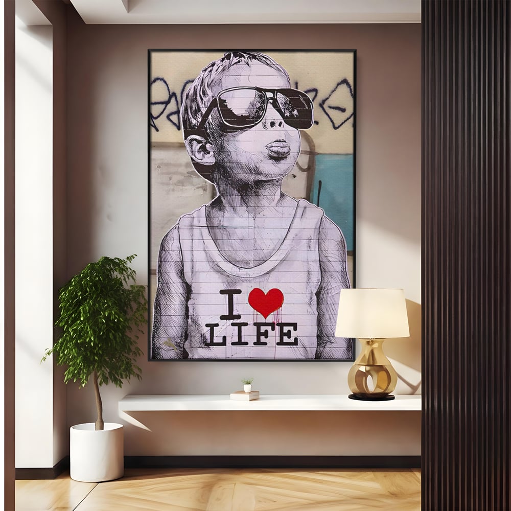 Tablou canvas cu tablou portret copil cu ochelari si inima, in rama de aluminiu negru